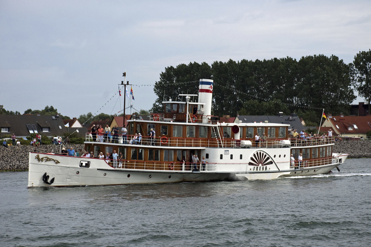 Seitenraddampfer FREYA