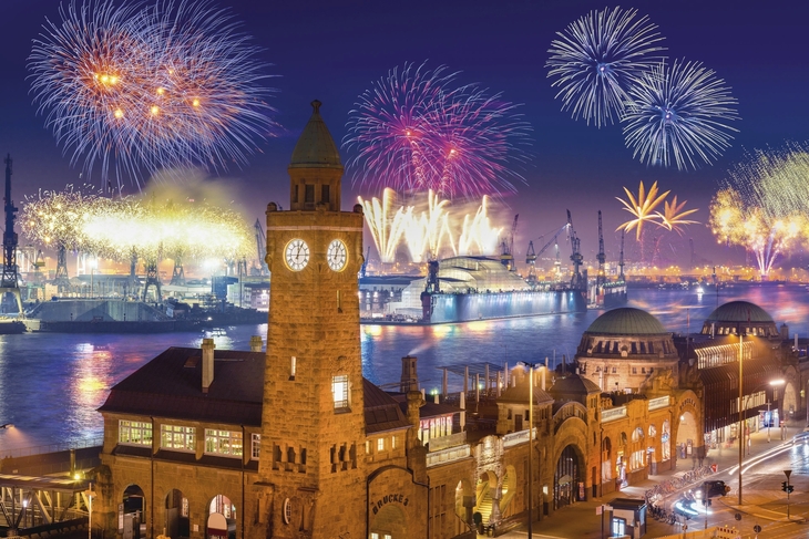 Ostseezauber & Hamburger Hafengeburtstag mit Feuerwerksfahrt auf dem Raddampfer Freya