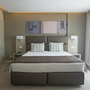 Standardzimmer mit Doppelbett im Hotel Maria Nova, Algarve.
