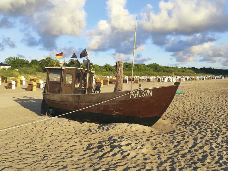 Boot am Strand von Ahlbeck