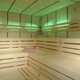 Sauna mit Holzbänken und grüner Beleuchtung im Best Western Hotel zur Post, Bremen.
