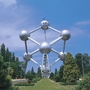 Das Atomium in Brüssel bei klarem Himmel.