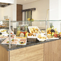Frühstücksbuffet mit Obst, Brötchen und Aufschnitt im Best Western Hotel Nürnberg City West.