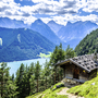 Berghütte am Achensee mit Blick auf das Kaisergebirge in Tirol.