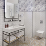 Modernes Badezimmer im Mövenpick Hotel Den Haag mit Dusche und Waschbecken.